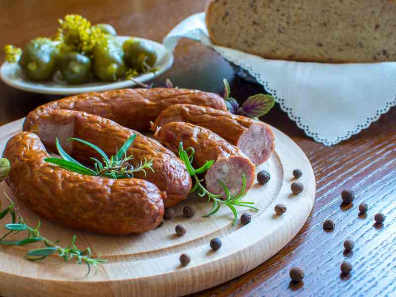 Cuisine slovène traditionnelle à Ljubljana, Slovénie – Saucisse de Carniole, soupes maison et štruklji