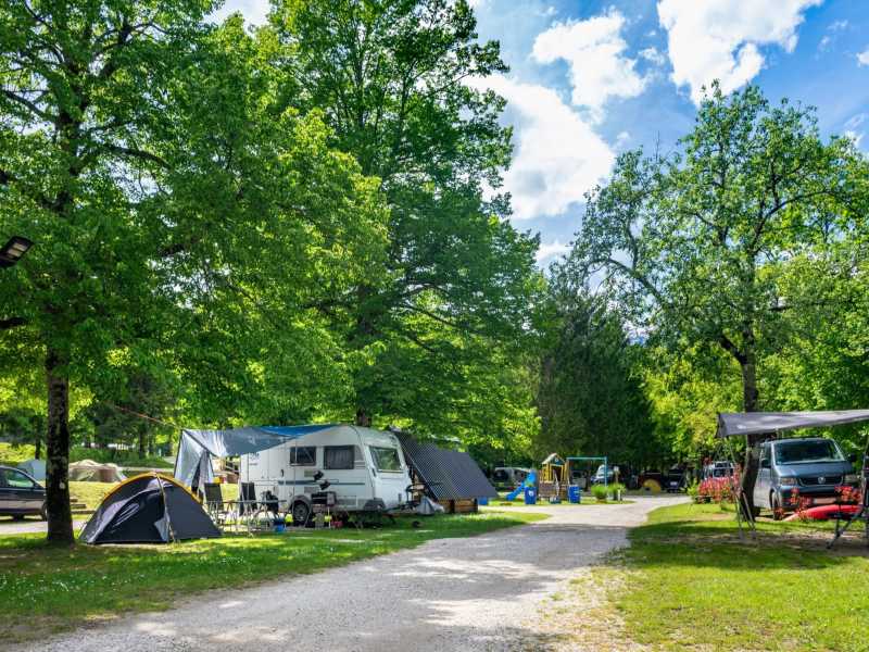Kamp Liza Bovec – kamp uz rijeku Soču, glamping, sobe i rafting u Sloveniji  